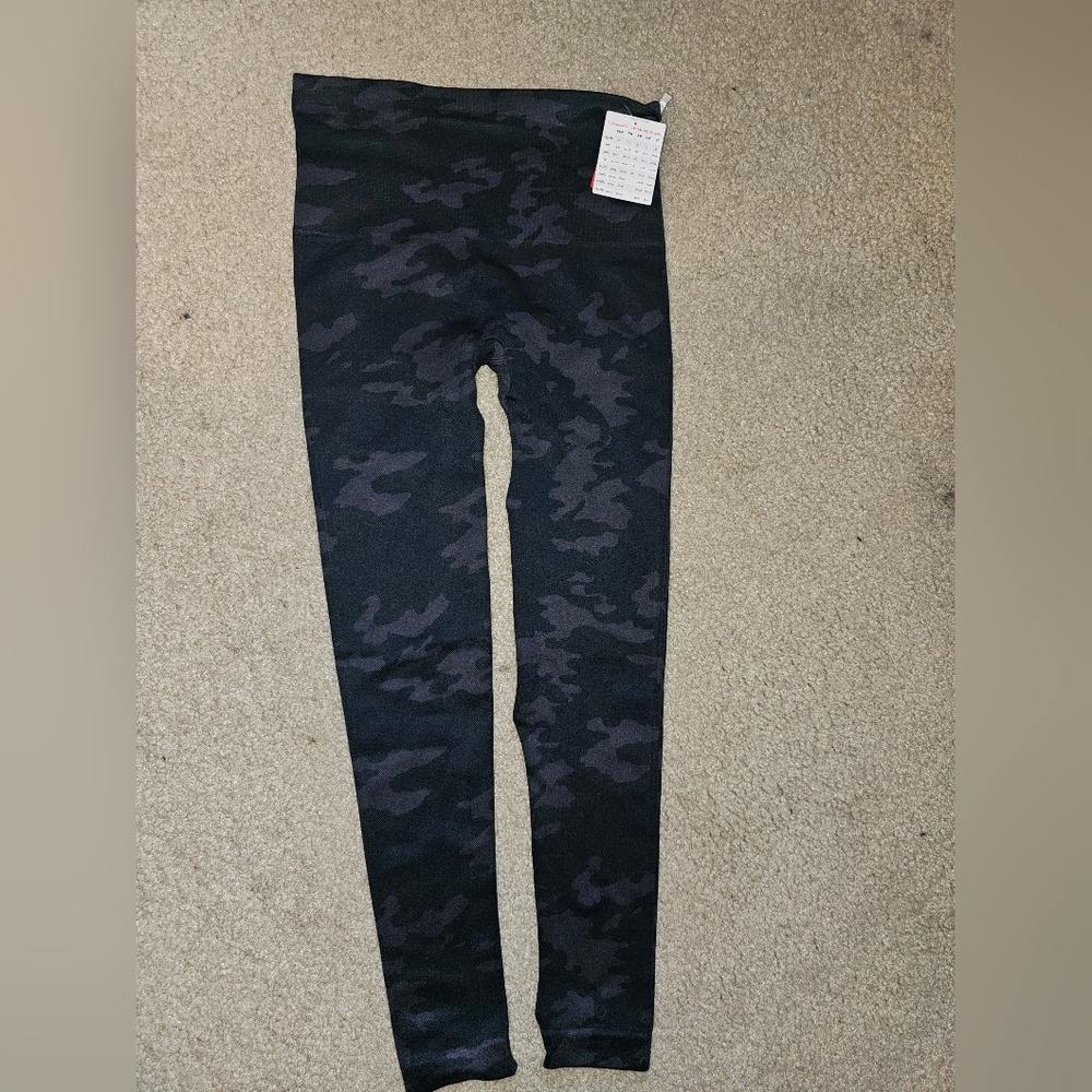 Xs spanx look at me now blk camo regular length stretch yoga gym everyday